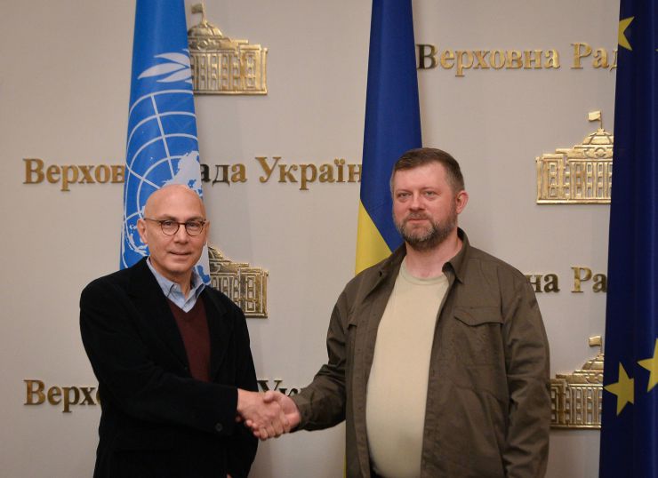 Перший заступник Голови Верховної Ради України Олександр Корнієнко провів робочу зустріч із Верховним Комісаром Організації Об’єднаних Націй з прав людини Тюрком Фолькером.
Обговорили, зокрема, притягнення до відповідальності рф за скоєні в Україні звірства, створення Спеціального міжнародного трибуналу щодо воєнних злочинів рф та питання порушення прав людини та міжнародного гуманітарного права.
