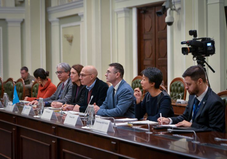 Перший заступник Голови Верховної Ради України Олександр Корнієнко провів робочу зустріч із Верховним Комісаром Організації Об’єднаних Націй з прав людини Тюрком Фолькером.
Обговорили, зокрема, притягнення до відповідальності рф за скоєні в Україні звірства, створення Спеціального міжнародного трибуналу щодо воєнних злочинів рф та питання порушення прав людини та міжнародного гуманітарного права.
