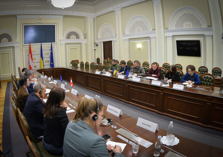 Перший заступник Голови Верховної Ради України Олександр Корнієнко під час робочої зустрічі з делегацією парламентської групи дружби з Україною Парламенту Республіки Австрія на чолі з Головою Гельмутом Брандштеттером.