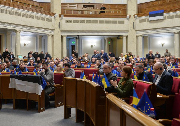 Пленарне засідання Верховної Ради України.

Під час пленарного засідання у Верховні Раді виступив голова центристської партії Естонії Юрі Ратас.

Серед визначених до розгляду питань порядку денному були законопроекти, ухвалення яких необхідне для нашої європейської інтеграції. Одним із ключових з них є проект закону про національні меншини (спільноти) України (№ 8224). Ще один важливий документ -- зміни до деяких законодавчих актів  щодо вдосконалення порядку відбору  кандидатур на посаду судді Конституційного Суду на конкурсних засадах (№ 7662). А також дискусійний проект закону про медіа (№ 2693-Д).

Як зауважив напередодні Перший заступник Голови Верховної Ради Олександр Корнієнко, із першими двома законопроектами в залі не мало б виникнути проблем, оскільки парламентаріям вдалося досягнути консенсусу під час підготовки їх до розгляду в сесійній залі. А от до медійного законопроекту надійшло майже три тисячі поправок. Тож є над чим працювати.
