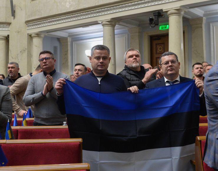 Пленарне засідання Верховної Ради України.

Під час пленарного засідання у Верховні Раді виступив голова центристської партії Естонії Юрі Ратас.

Серед визначених до розгляду питань порядку денному були законопроекти, ухвалення яких необхідне для нашої європейської інтеграції. Одним із ключових з них є проект закону про національні меншини (спільноти) України (№ 8224). Ще один важливий документ -- зміни до деяких законодавчих актів  щодо вдосконалення порядку відбору  кандидатур на посаду судді Конституційного Суду на конкурсних засадах (№ 7662). А також дискусійний проект закону про медіа (№ 2693-Д).

Як зауважив напередодні Перший заступник Голови Верховної Ради Олександр Корнієнко, із першими двома законопроектами в залі не мало б виникнути проблем, оскільки парламентаріям вдалося досягнути консенсусу під час підготовки їх до розгляду в сесійній залі. А от до медійного законопроекту надійшло майже три тисячі поправок. Тож є над чим працювати.
