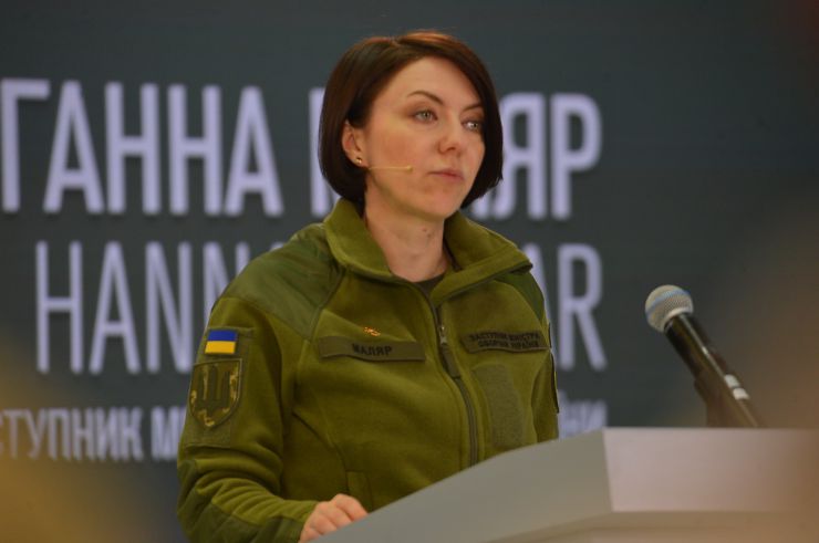 у Military Media Center відбувся брифінг представників Сил безпеки та оборони України щодо оперативної інформації на фронті російсько-української війни та безпекової ситуації в Україні. На брифінгу продемонстровані фрагменти БПЛА, які застосовує рф проти України. Ганна Маляр