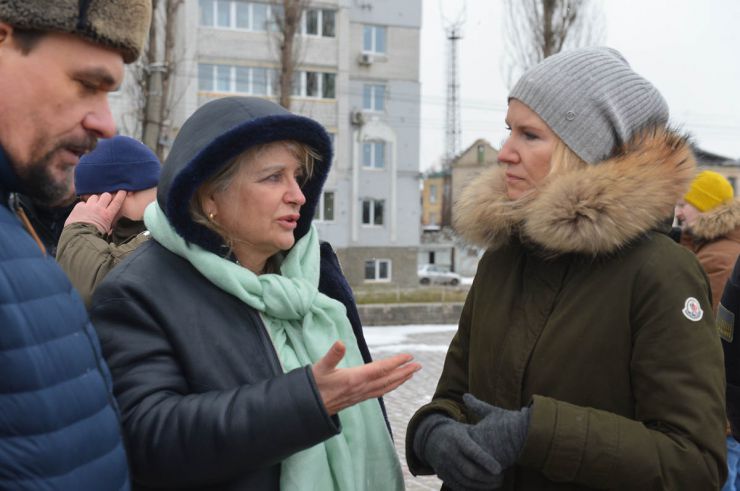 Заступниця Голови Верховної Ради України Олена Кондратюк разом із Президенткою Парламентської Асамблеї НАТО Жоель Гарріо-Майлям відвідали Бородянку