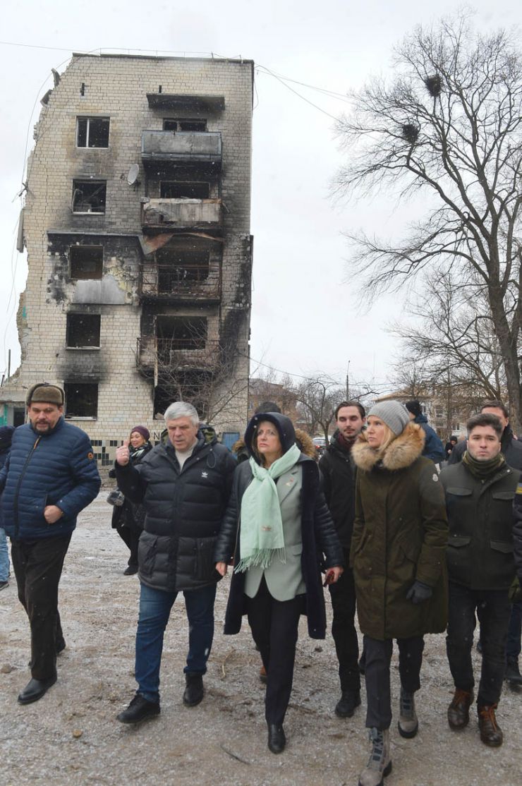 Заступниця Голови Верховної Ради України Олена Кондратюк разом із Президенткою Парламентської Асамблеї НАТО Жоель Гарріо-Майлям відвідали Бородянку