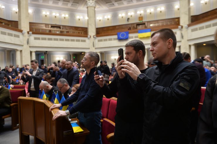 
Пленарне засідання Верховної Ради України.

Володимир Зеленський виступив у Верховній Раді України.
Верховна Рада України на пленарному засіданні 7 лютого прийняла 4 Закони, 3 законопроекти і 5 Постанов
 
В цілому прийнято Закони:
 
- про затвердження Указу Президента України 