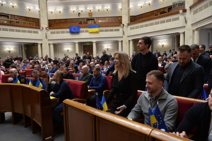 
Пленарне засідання Верховної Ради України.

Володимир Зеленський виступив у Верховній Раді України.
Верховна Рада України на пленарному засіданні 7 лютого прийняла 4 Закони, 3 законопроекти і 5 Постанов
 
В цілому прийнято Закони:
 
- про затвердження Указу Президента України 