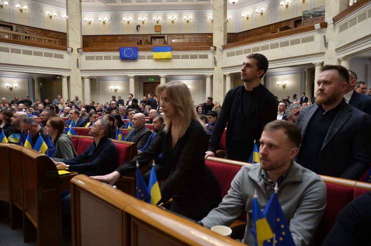 
Пленарне засідання Верховної Ради України.

Володимир Зеленський виступив у Верховній Раді України.
Верховна Рада України на пленарному засіданні 7 лютого прийняла 4 Закони, 3 законопроекти і 5 Постанов
 
В цілому прийнято Закони:
 
- про затвердження Указу Президента України 