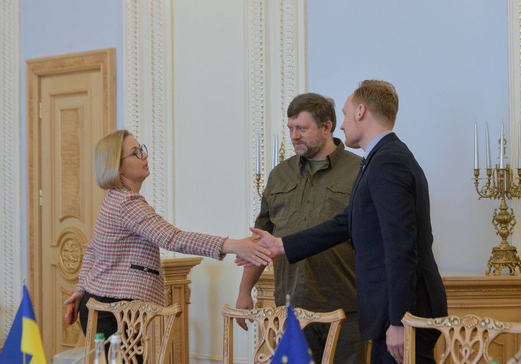 Перший заступник Голови Верховної Ради України Олександр Корнієнко під час зустрічі з делегацією Комітету Риксдагу Королівства Швеція у закордонних справах на чолі з Головою цього Комітету Ароном Емільссоном. 