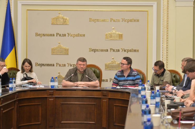 Під головуванням Першого заступника Голови Верховної Ради України Олександра Корнієнко відбулася нарада «Пріоритети зовнішньої політики України. Міжпарламентські механізми взаємодії» для активізації та покращення координації міжпарламентського співробітництва за участі: народних депутатів України - голів/співголів _депутатських груп Верховної Ради України з міжпарламентських звʼязків з іноземними державами, представників профільних комітетів, Міністерства закордонних справ, Міністерства розвитку громад, територій та інфраструктури України (Мінвідновлення)