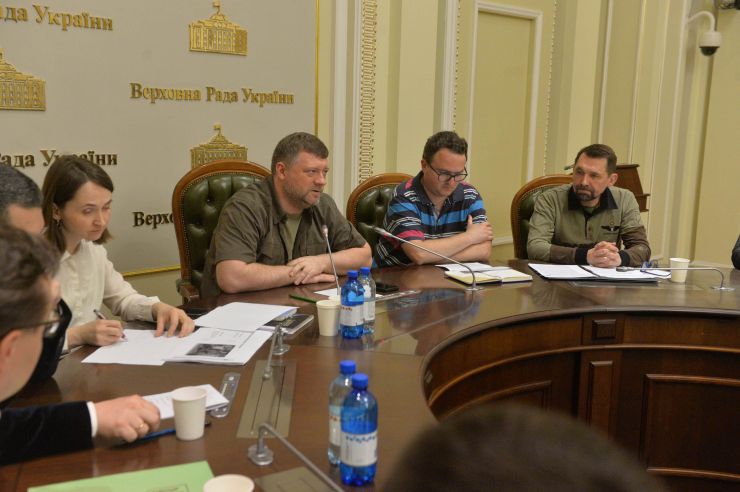 Під головуванням Першого заступника Голови Верховної Ради України Олександра Корнієнко відбулася нарада «Пріоритети зовнішньої політики України. Міжпарламентські механізми взаємодії» для активізації та покращення координації міжпарламентського співробітництва за участі: народних депутатів України - голів/співголів _депутатських груп Верховної Ради України з міжпарламентських звʼязків з іноземними державами, представників профільних комітетів, Міністерства закордонних справ, Міністерства розвитку громад, територій та інфраструктури України (Мінвідновлення)