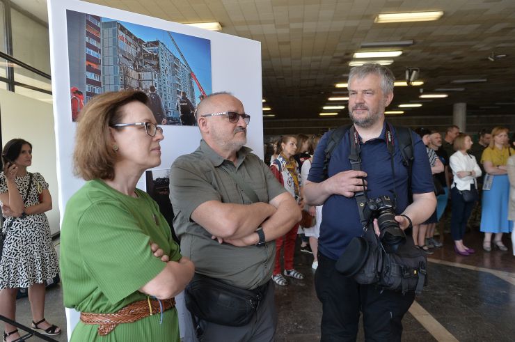 У вестибюлі станції Київського метрополітену 