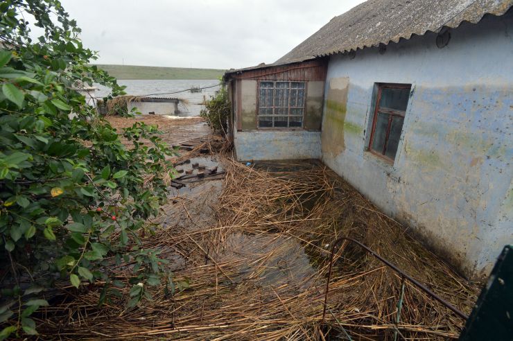 Як повідомляє місцева влада, станом на 14 червня 2023 року рівень води в річці Інгулець у Снігурівській громаді Миколаївської області впав на 2 м 78 см, але село Афанасіївка досі у водяному полоні. Відновлюється електропостачання, продовжується доставка продуктів харчування, питної води та засобів гігієни до підтоплених населенних пунктів, люди повертаються додому. Там, де рівень води знизився, відповідні комісії розпочинають роботу з фіксації завданої шкоди. А на початку підтоплення загалом з села Афанасіївка рятувальниками евакуювали 75 дорослих та дітей. Також військові допомагали вивозити й корів.