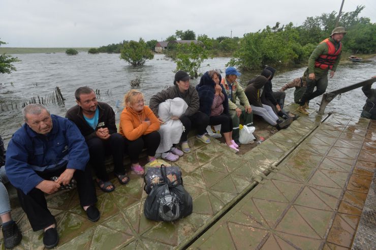 Як повідомляє місцева влада, станом на 14 червня 2023 року рівень води в річці Інгулець у Снігурівській громаді Миколаївської області впав на 2 м 78 см, але село Афанасіївка досі у водяному полоні. Відновлюється електропостачання, продовжується доставка продуктів харчування, питної води та засобів гігієни до підтоплених населенних пунктів, люди повертаються додому. Там, де рівень води знизився, відповідні комісії розпочинають роботу з фіксації завданої шкоди. А на початку підтоплення загалом з села Афанасіївка рятувальниками евакуювали 75 дорослих та дітей. Також військові допомагали вивозити й корів.