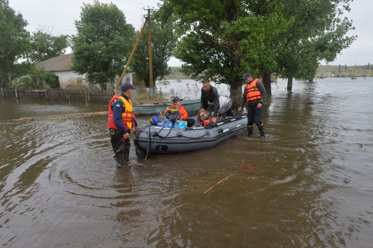 Як повідомляє місцева влада, станом на 14 червня 2023 року рівень води в річці Інгулець у Снігурівській громаді Миколаївської області впав на 2 м 78 см, але село Афанасіївка досі у водяному полоні. Відновлюється електропостачання, продовжується доставка продуктів харчування, питної води та засобів гігієни до підтоплених населенних пунктів, люди повертаються додому. Там, де рівень води знизився, відповідні комісії розпочинають роботу з фіксації завданої шкоди. А на початку підтоплення загалом з села Афанасіївка рятувальниками евакуювали 75 дорослих та дітей. Також військові допомагали вивозити й корів.