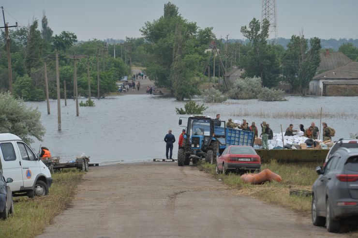 Як повідомляє місцева влада, станом на 14 червня 2023 року рівень води в річці Інгулець у Снігурівській громаді Миколаївської області впав на 2 м 78 см, але село Афанасіївка досі у водяному полоні. Відновлюється електропостачання, продовжується доставка продуктів харчування, питної води та засобів гігієни до підтоплених населенних пунктів, люди повертаються додому. Там, де рівень води знизився, відповідні комісії розпочинають роботу з фіксації завданої шкоди. А на початку підтоплення загалом з села Афанасіївка рятувальниками евакуювали 75 дорослих та дітей. Також військові допомагали вивозити й корів.