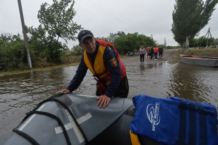 Як повідомляє місцева влада, станом на 14 червня 2023 року рівень води в річці Інгулець у Снігурівській громаді Миколаївської області впав на 2 м 78 см, але село Афанасіївка досі у водяному полоні. Відновлюється електропостачання, продовжується доставка продуктів харчування, питної води та засобів гігієни до підтоплених населенних пунктів, люди повертаються додому. Там, де рівень води знизився, відповідні комісії розпочинають роботу з фіксації завданої шкоди. А на початку підтоплення загалом з села Афанасіївка рятувальниками евакуювали 75 дорослих та дітей. Також військові допомагали вивозити й корів.