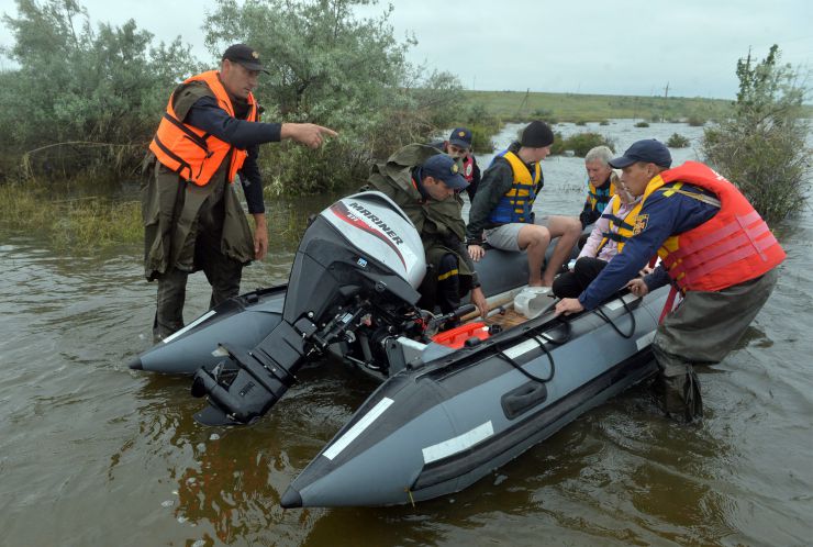 Як повідомляє місцева влада, станом на 14 червня 2023 року рівень води в річці Інгулець у Снігурівській громаді Миколаївської області впав на 2 м 78 см, але село Афанасіївка досі у водяному полоні. Відновлюється електропостачання, продовжується доставка продуктів харчування, питної води та засобів гігієни до підтоплених населенних пунктів, люди повертаються додому. Там, де рівень води знизився, відповідні комісії розпочинають роботу з фіксації завданої шкоди. А на початку підтоплення загалом з села Афанасіївка рятувальниками евакуювали 75 дорослих та дітей. Також військові допомагали вивозити й корів.