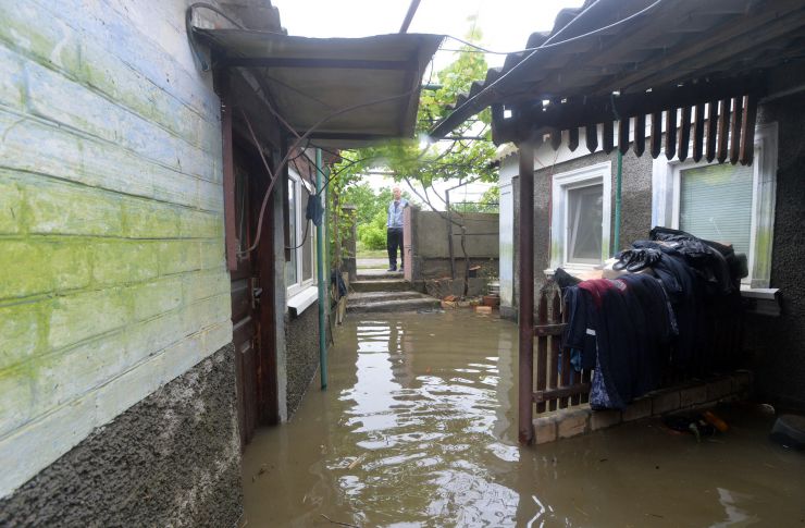 Як повідомляє місцева влада, станом на 14 червня 2023 року рівень води в річці Інгулець у Снігурівській громаді Миколаївської області впав на 2 м 78 см, але село Афанасіївка досі у водяному полоні. Відновлюється електропостачання, продовжується доставка продуктів харчування, питної води та засобів гігієни до підтоплених населенних пунктів, люди повертаються додому. Там, де рівень води знизився, відповідні комісії розпочинають роботу з фіксації завданої шкоди. А на початку підтоплення загалом з села Афанасіївка рятувальниками евакуювали 75 дорослих та дітей. Також військові допомагали вивозити й корів.