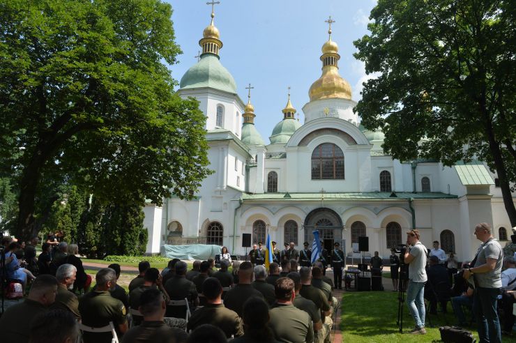 У стінах храму Святої Софії Премудрості Божої відбувся черговий випуск військових капеланів, які завершили курси підвищення кваліфікації з питань військового капеланства Збройних Сил України. Підготовка тридцяти військових капеланів від шести релігійних організацій пройшла на базі Військового інституту Київського національного університету імені Тараса Шевченка. 
Нові служителі отримали Сертифікати про завершення Курсів. 
