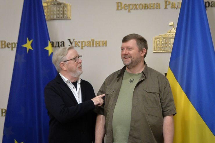 Перший заступник Голови Верховної Ради України Олександр Корнієнко під час чергової зустрічі з Президентом Фонду Жана Моне і колишнім Президентом Європейського Парламенту Петом Коксом. 