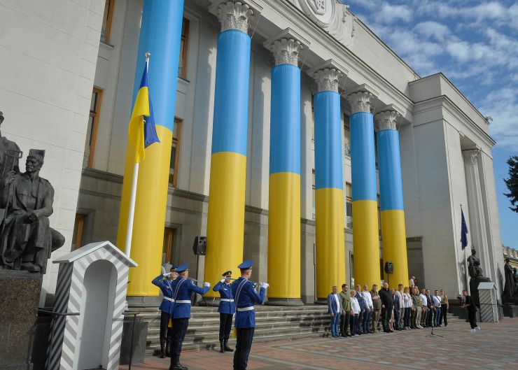 У День Державного Прапора України біля Верховної Ради України за участі Голови Верховної Ради України Руслана Стефанчука відбулось підняття Національного знамена