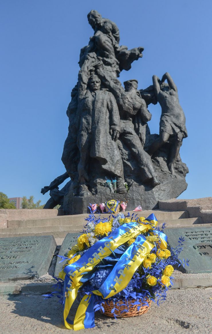 Перший заступник Голови Верховної Ради Олександр Корнієнко разом із заступницею Голови Верховної Ради Оленою Кондратюк та колегами по парламенту вшанували пам’ять жертв трагедії Бабиного Яру