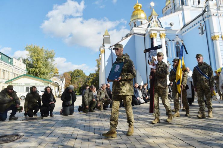 17 жовтня 2023 року у Михайлівському соборі Києва попрощалися із загиблим воїном Іллею Долматовим. Каховчанин Ілля Долматов з позивним 