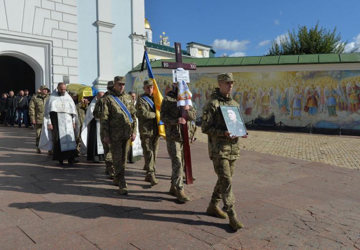 17 жовтня 2023 року у Михайлівському соборі Києва попрощалися із загиблим воїном Іллею Долматовим. Каховчанин Ілля Долматов з позивним 