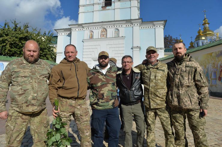 17 жовтня 2023 року у Михайлівському соборі Києва попрощалися із загиблим воїном Іллею Долматовим. Каховчанин Ілля Долматов з позивним 