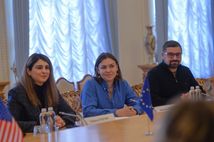 Зустріч Першого заступника Голови Верховної Ради України Олександра Корнієнка зі старшим менеджером Програми «Відкритий світ» Офісу міжнародного лідерства Конгресу США Льюїсом Маданіком. 
Роман Грищук, Ксенія Семенова
