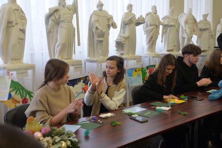 Просвітницький захід до дня Святого Миколая для дітей з малозабезпечених сімей та дітей-сиріт з прифронтових територій України, організований Освітнім центром Верховної Ради України спільно з ГО «Петро і Мазепа»