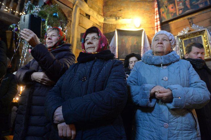 У столичному Національному музей народної архітектури та побуту України встановили найбільшого дідуха в Україні. Його висота – 7,5 метра. Дідух виконали у формі тризуба з пшениці. Його створювали десантник Ярослав Кучма, який через поранення тимчасово втратив змогу ходити, та 95-річна Пелагея Живко з Львівщини.
Також у музеї виступили фолькльорні гурти з Києва та області.
