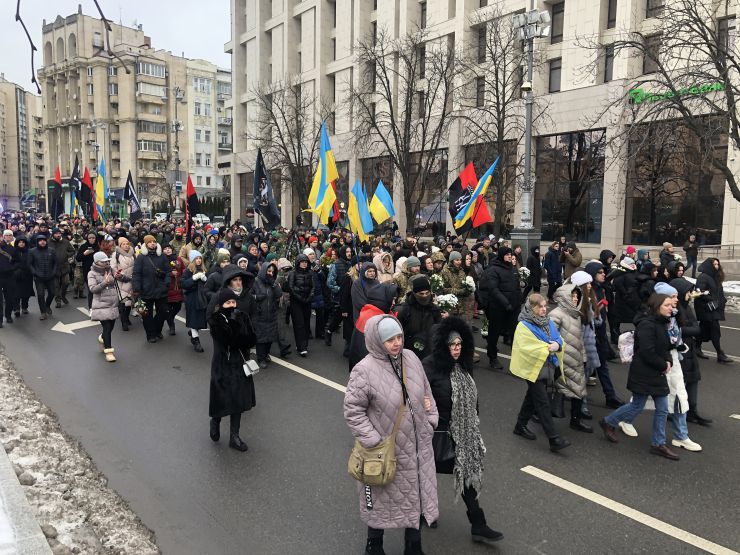 У столичному Михайлівському соборі та на Майдані Незалежності відбулось прощання із загиблим воїном і поетом Максимом «Далі» Кривцовим. 