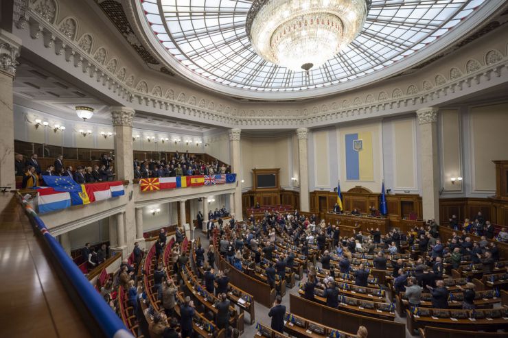 Пленарне засідання Верховної Ради України 24 лютого. Сьогодні у Верховній Раді України були присутні представники 30 країн, міжнародних, зокрема, парламентських організацій. З трибуни Верховної Ради України виступили Голова Собранія Республіки Північна Македонія Йован Мітреський та Прем'єр-міністр Королівства Бельгія Александер де Кроо.