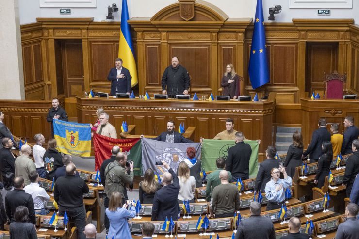 Пленарне засідання Верховної Ради України 24 лютого. Сьогодні у Верховній Раді України були присутні представники 30 країн, міжнародних, зокрема, парламентських організацій. З трибуни Верховної Ради України виступили Голова Собранія Республіки Північна Македонія Йован Мітреський та Прем'єр-міністр Королівства Бельгія Александер де Кроо.