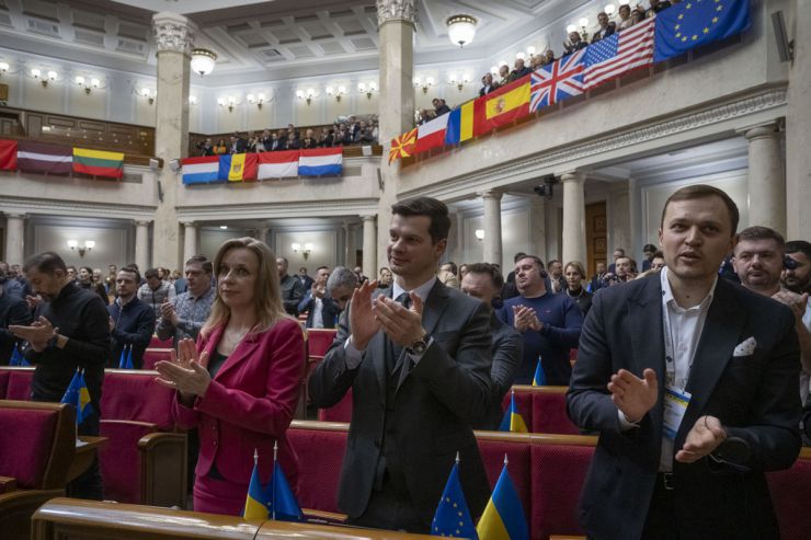 Пленарне засідання Верховної Ради України 24 лютого. Сьогодні у Верховній Раді України були присутні представники 30 країн, міжнародних, зокрема, парламентських організацій. З трибуни Верховної Ради України виступили Голова Собранія Республіки Північна Македонія Йован Мітреський та Прем'єр-міністр Королівства Бельгія Александер де Кроо.