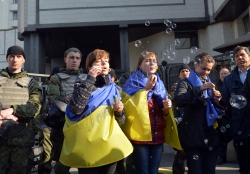 Активісти ВО «Свобода» спільно з іншими активістами – учасниками Революції гідності пікетували Конституційний суд України з метою не допустити реваншу «регіоналів» і захистити закон про люстрацію