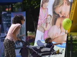 В Києві в парку ім. Т.Шевченка в рамках Всесвітнього тижня грудного вигодовування (World Breastfeeding Week - WBW) відбулась V щорічна акція-свято «Годування грудьми і робота, допоможемо цьому працювати!». 