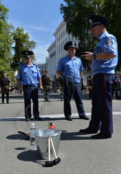 В Києві,  на розі вулиць Банкова та Лютеранська відбулась акція «Судді в Шоколаді – на смітник історії». 