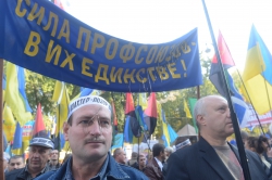 Всеукраїнська попереджувальна акція протесту профспілок- пікетування Уряду в рамках дій за гідну працю та боротьби з бідністю біля Кабміну.