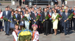 Церемонія покладання квітів до пам'ятника Т.Шевченку у День Незалежності України