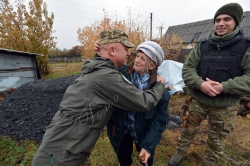 Воїни групи цивільно-військового співробітництва привезли вугілля Жуковій Любові Іванівні.