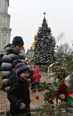 На Софійській площі готуються до відкриття Головної ялинки країни