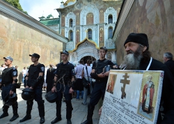 Свято-Успенська Києво-Печерська Лавра.
За рішенням священного синоду відбудеться всеукраїнський архієрейський собор. Українська православна церква Московського патріархату обиратиме нового настоятеля.
