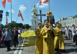 У День Хрещення Руси-України Патріарх Філарет відслужив Літургію у Володимирському соборі та очолив Хресний хід до пам'ятника князю Володимиру