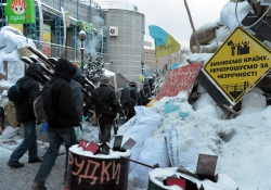 Київ. Тривають сутички між міліцією та активістами Євромайдану на вулиці Грушевського.