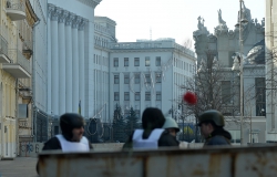 Київ. Євромайдан, Майдан Незалежності, вул. Інститутська, вул. Банкова.
Квіти загиблим.
