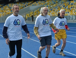 Київ. У НСК «Олімпійський» в рамках Всеукраїнської соціальної ініціативи «60+Кардіо» відбулась прес-конференція, приурочена до Міжнародного дня літніх людей, на тему «Зробимо вік 60+ активним!» 