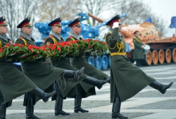 Київ. У  Національному музеї історії Великої Вітчизняної війни розпочались урочистості з нагоди відзначення 70-ї річниці визволення Києва від фашистських  загарбників із церемонією запалення Вічного вогню біля Національного  музею історії ВВВ