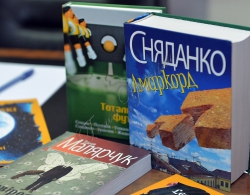 В сервісному центрі Центрального залізничного вокзалу в Києві відбулась презентація культурного проекту «Книжкові мандри»